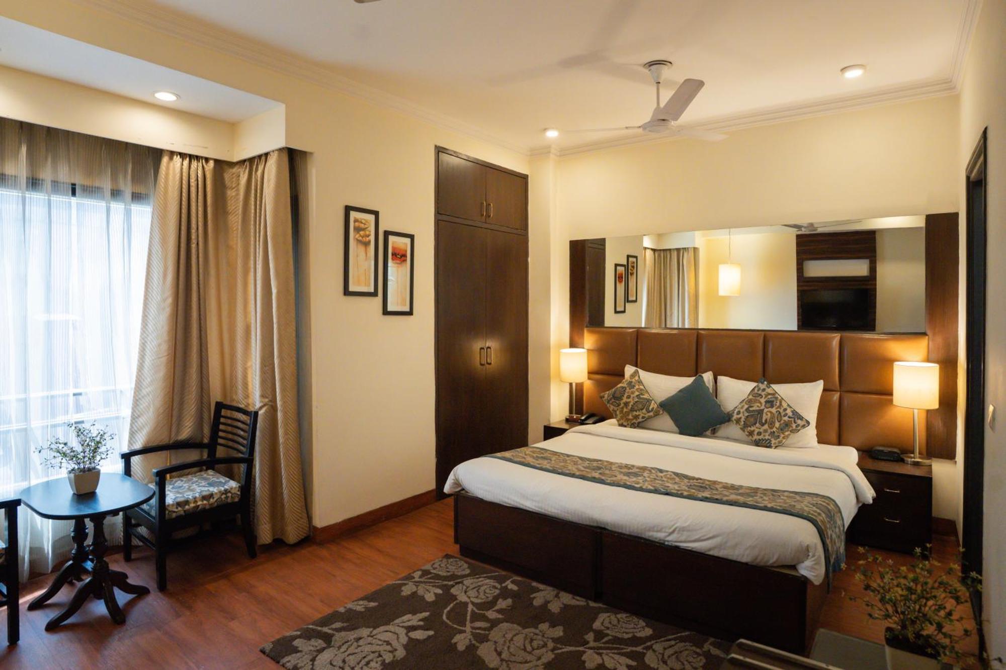 Ahuja Residency Cyber City II Gurgaon Exterior photo
