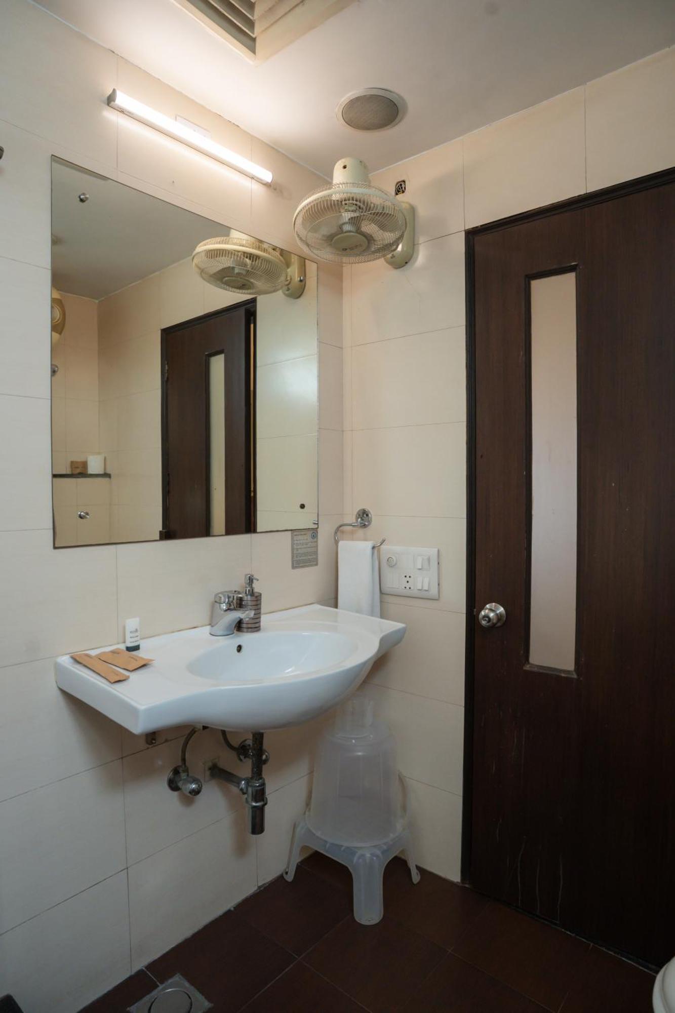 Ahuja Residency Cyber City II Gurgaon Exterior photo
