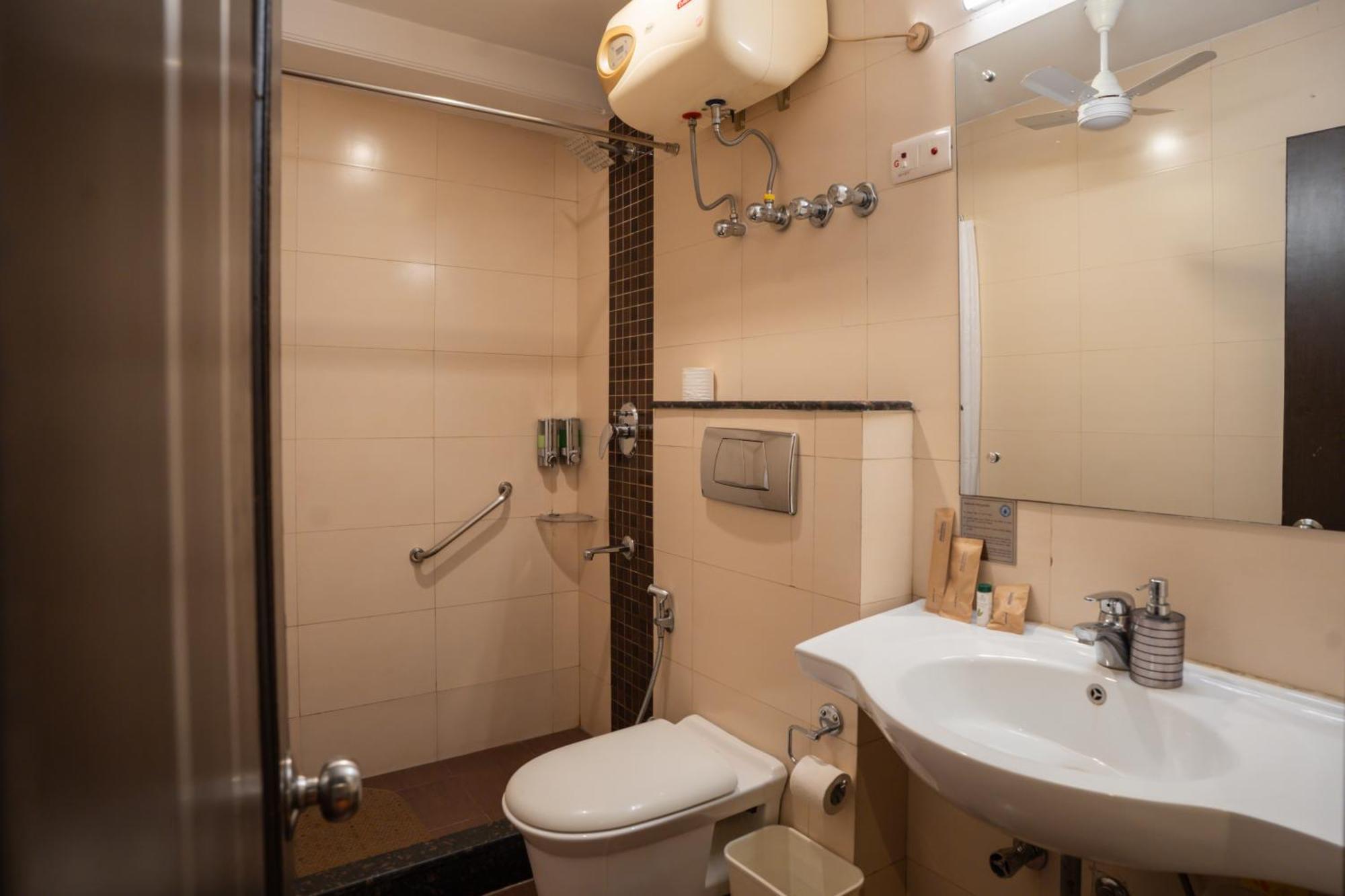 Ahuja Residency Cyber City II Gurgaon Exterior photo
