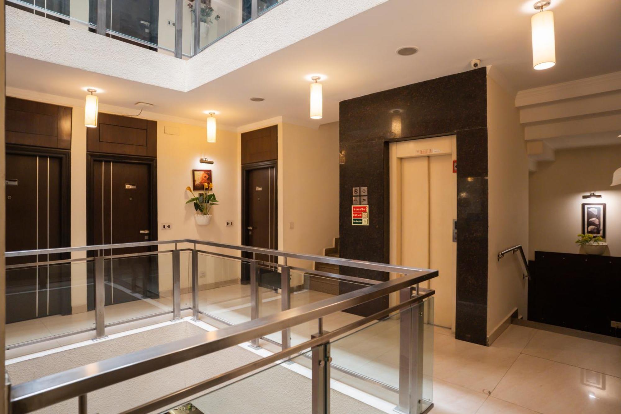 Ahuja Residency Cyber City II Gurgaon Exterior photo