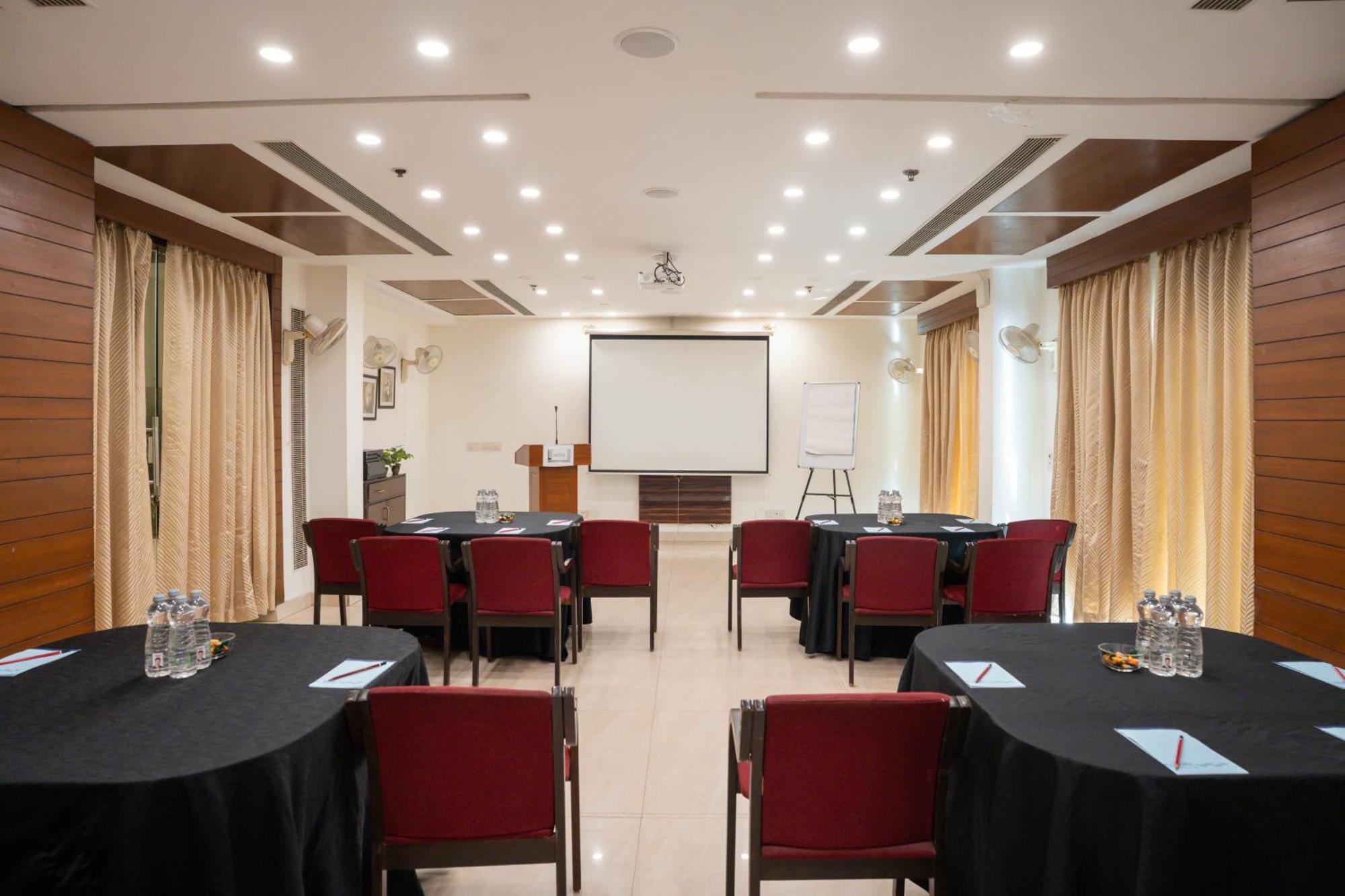 Ahuja Residency Cyber City II Gurgaon Exterior photo