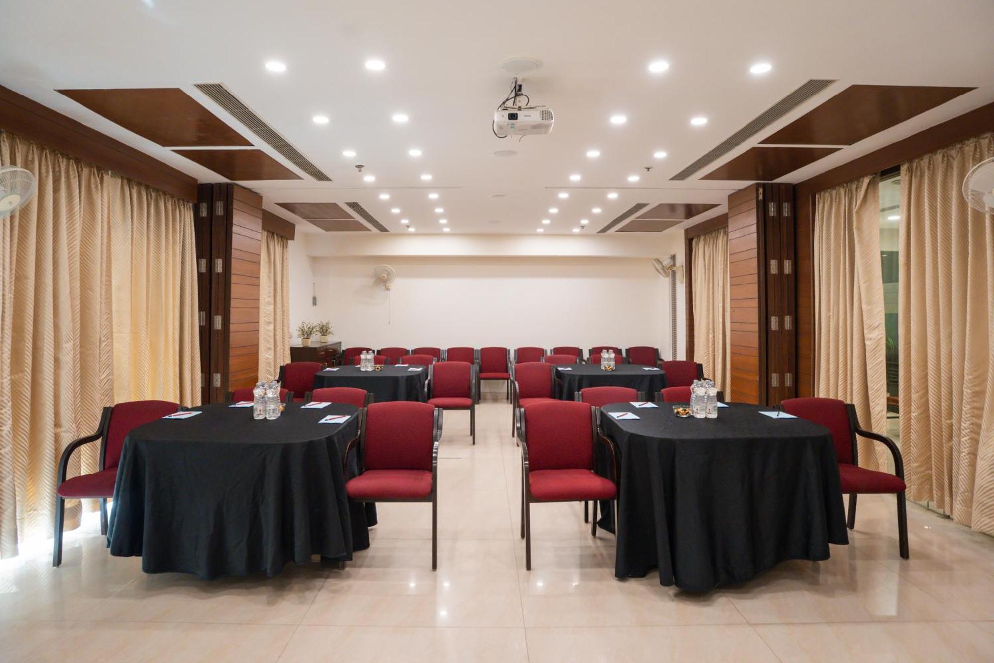 Ahuja Residency Cyber City II Gurgaon Exterior photo