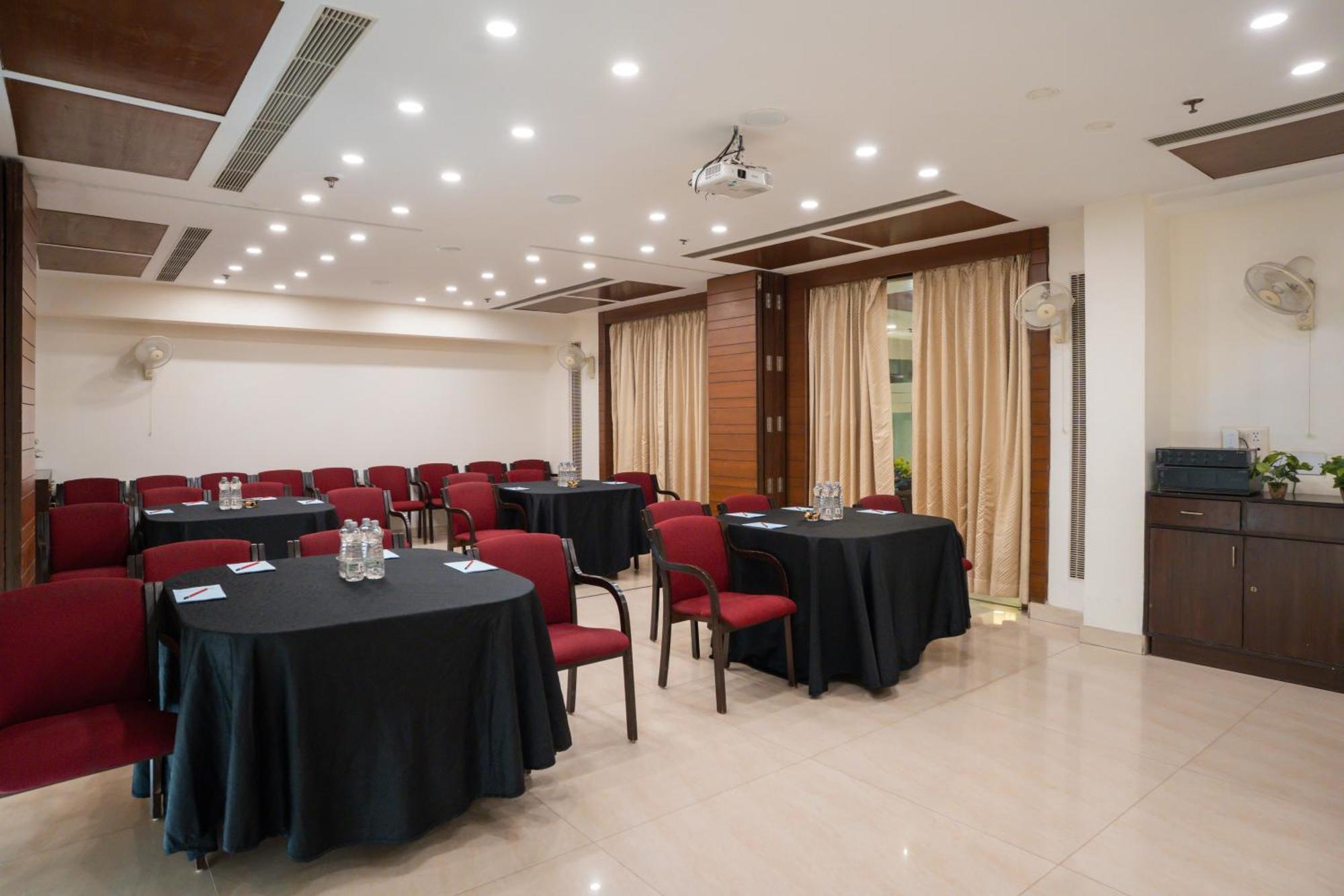 Ahuja Residency Cyber City II Gurgaon Exterior photo