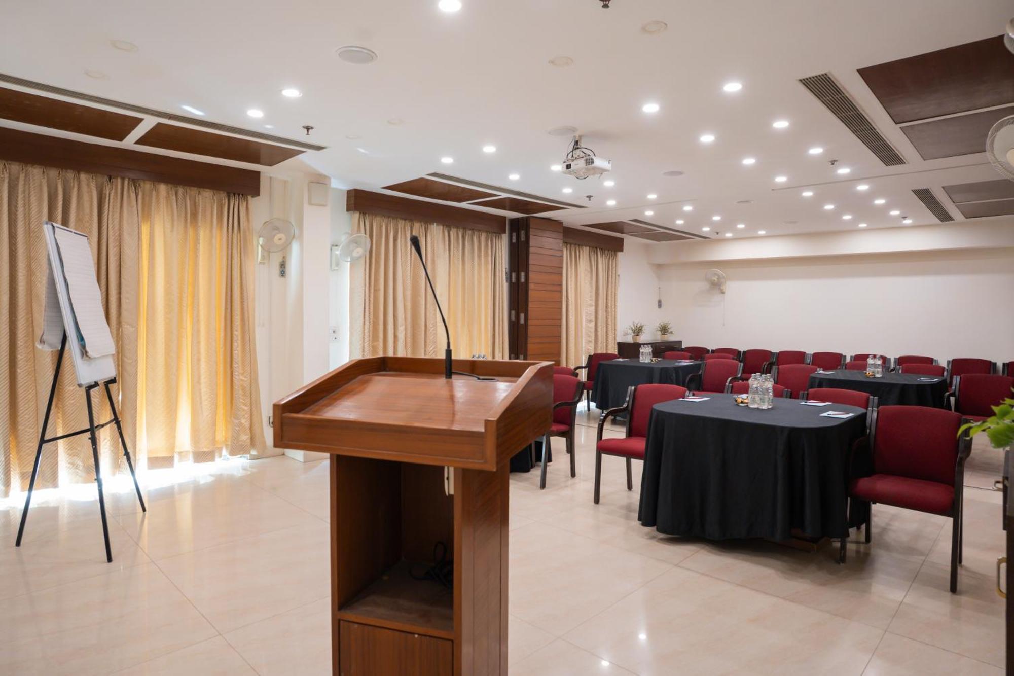 Ahuja Residency Cyber City II Gurgaon Exterior photo