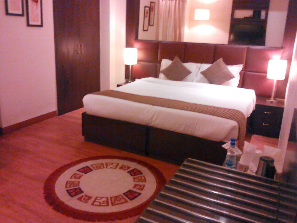 Ahuja Residency Cyber City II Gurgaon Exterior photo